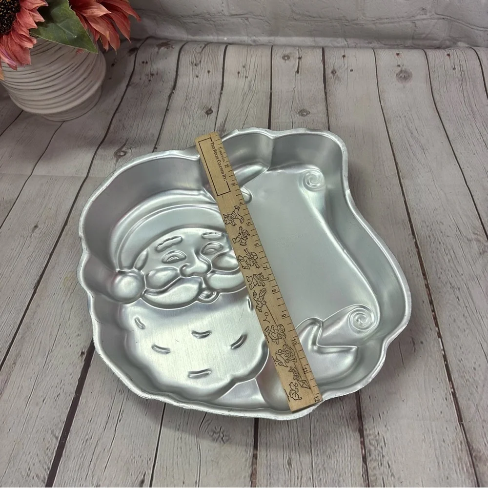 vtg 1982 Wilton Metal Baking cake Pan santa naughty nice list christmas cottage